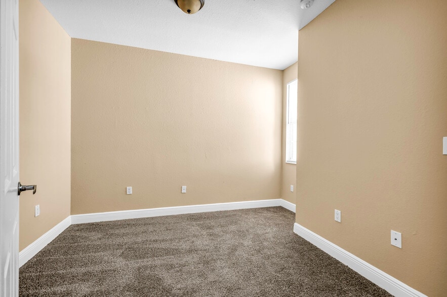 Building Photo - 3734 NE 4th Ter