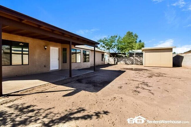 Building Photo - Spacious updated 3 Bed, 2 Bath home in Tuc...