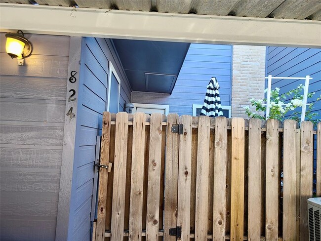 Building Photo - 824 Banister Ln