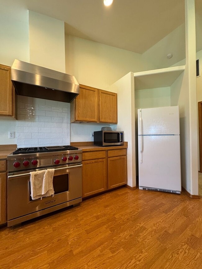 Building Photo - Expansive & Modern 4-Bedroom Home for Rent