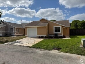 Building Photo - 920 SW 111th Ave