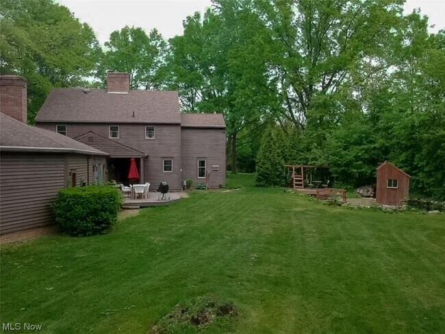 Building Photo - 10 Maple Ln