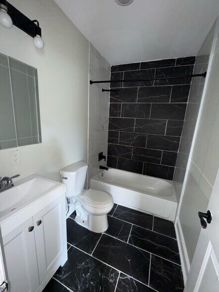 Building Photo - 495 Clinton Ave