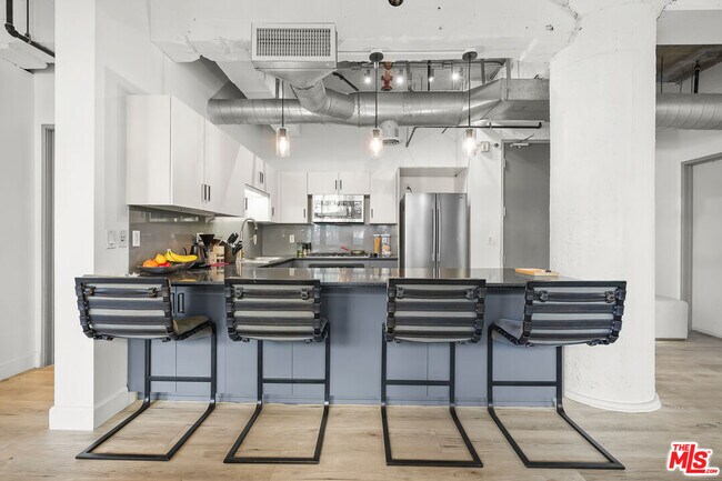 Building Photo - 1100 S Grand Ave