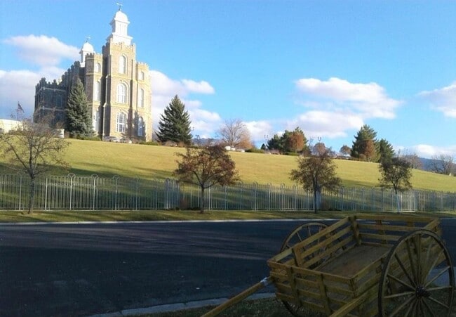 Modernized historic home with Temple Views - 181 N 200 E