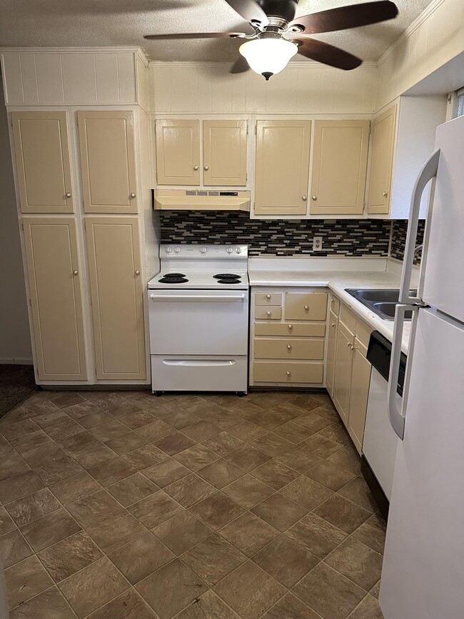 Primary Photo - 411 Northside Dr