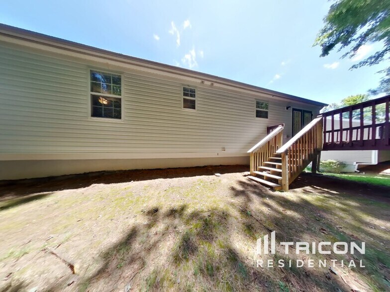Building Photo - 105 Drury Ln