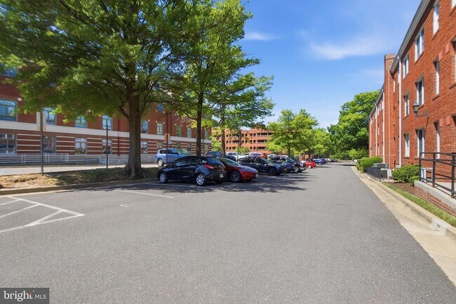 Building Photo - 504 Bashford Ln