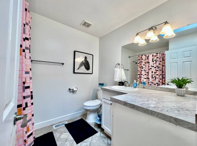 Building Photo - Large, stylish home in heart of Liberty twp.