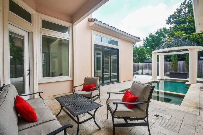 Building Photo - 422 Mignon Ln