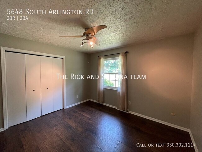Building Photo - Two bedroom townhouse with bonus room for ...