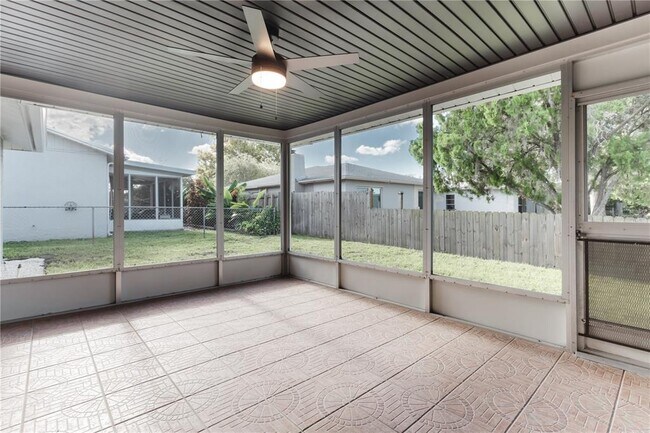 Building Photo - 6520 Meadowbrook Ln