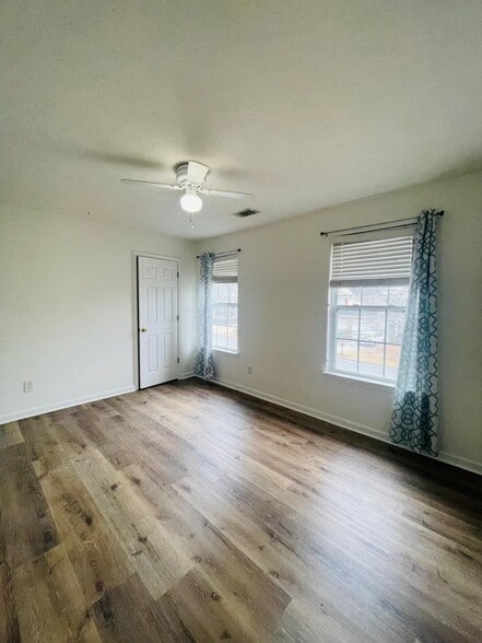 Building Photo - 3709 Hutchinson Trace Dr