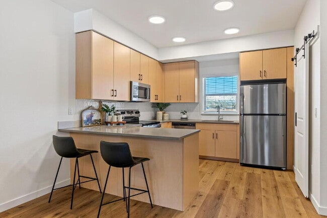 Building Photo - 7475 W Swain Ln