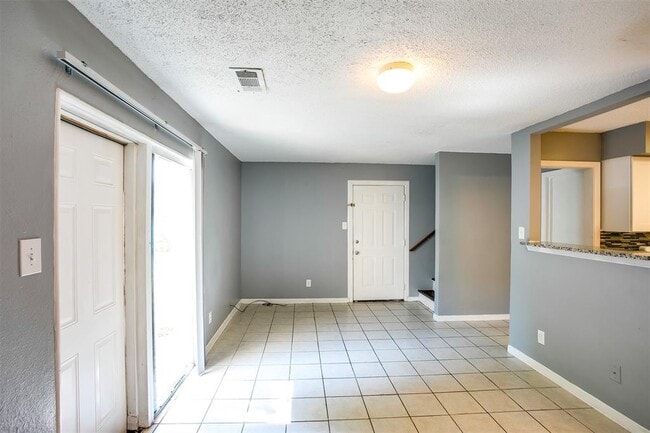 Building Photo - 2215 Mission Hill Dr