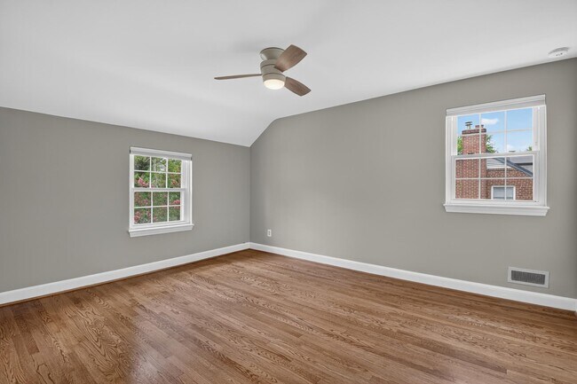 Building Photo - 9315 Linden Ave