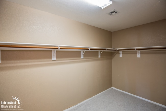 Building Photo - Spacious Two-Story 5Bdm 2.5Ba Home with Private Backyard in Summerlin.