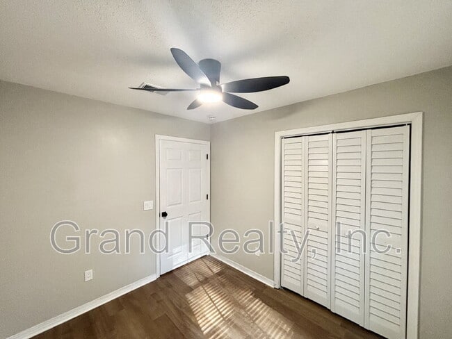 Building Photo - 4520 Limit St