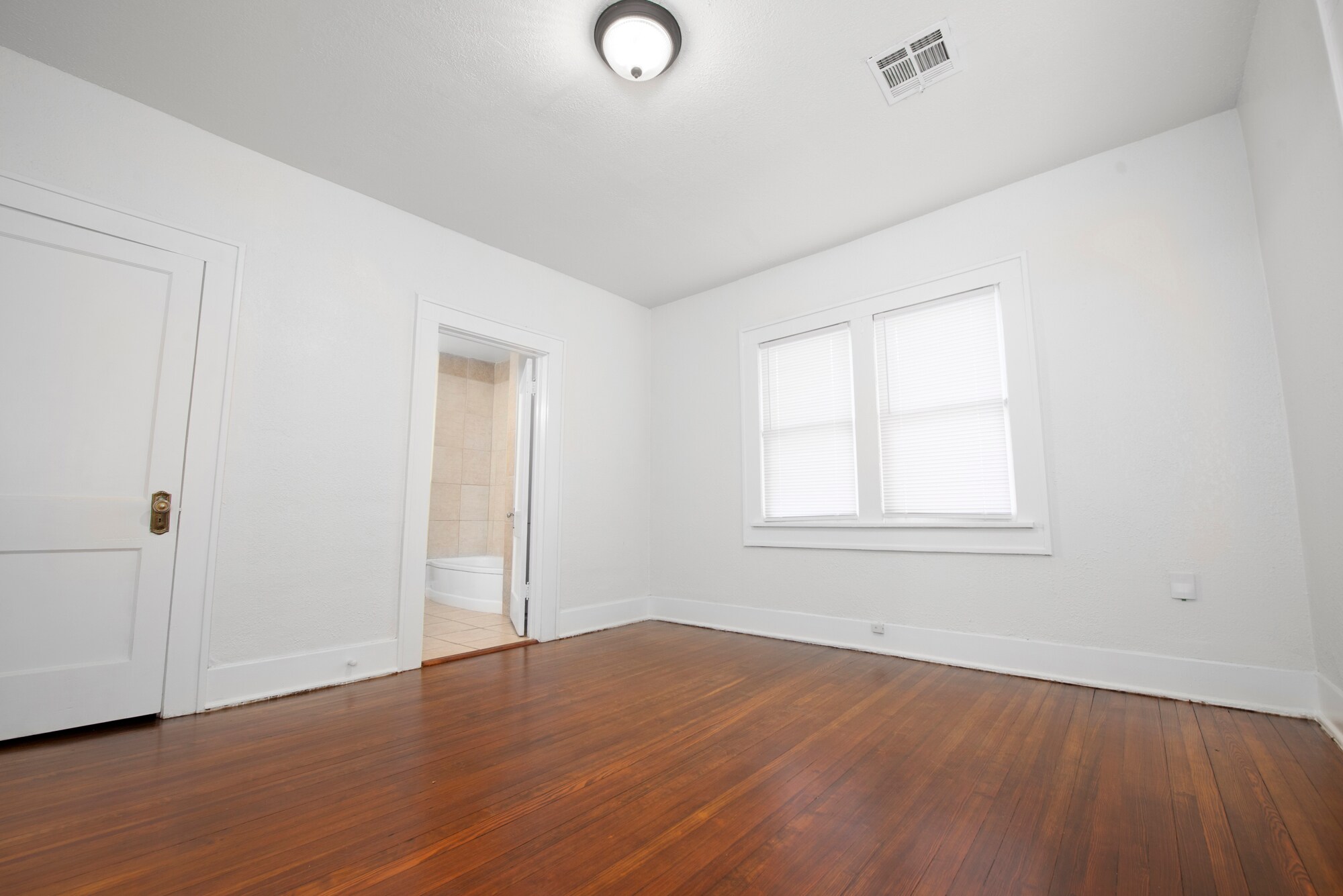 Building Photo - 323 NW 26th St