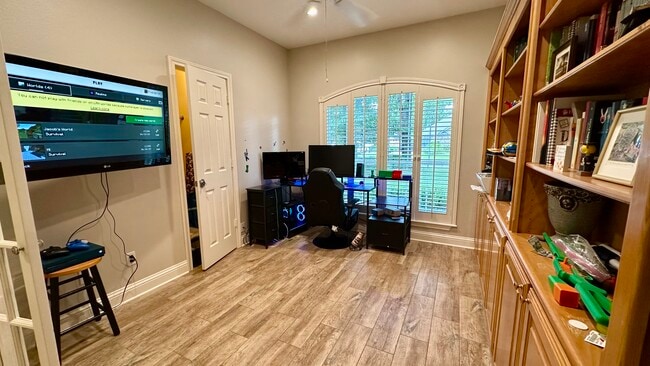 Building Photo - 3308 Oak Knoll Dr