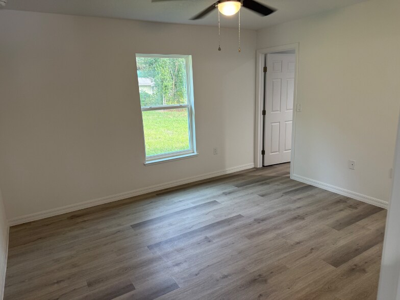 Building Photo - 20661 SW Marine Blvd