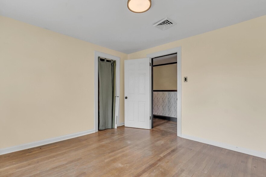 Building Photo - 1688 Overhill Rd