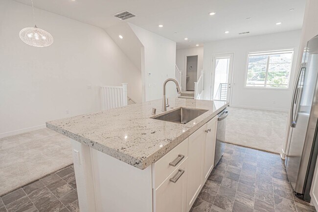 Building Photo - Five Points - 2 Bedroom Townhome for Rent in Valencia.