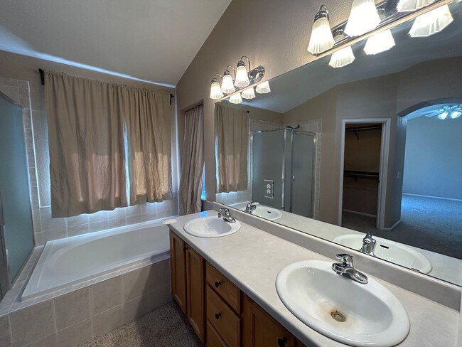 Building Photo - A Gem in Highlands Ranch
