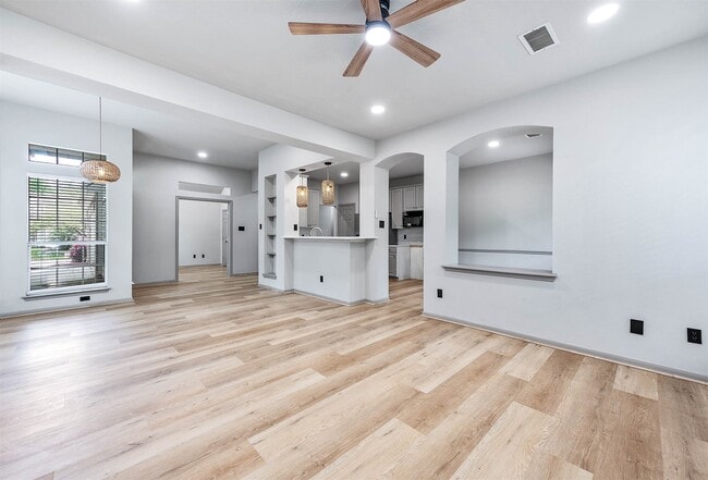 Building Photo - 83 S Spiral Vine Cir