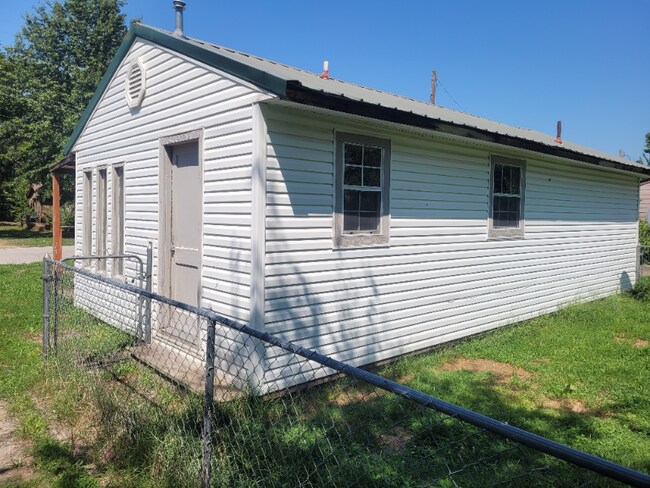 Building Photo - 128 W Birch Pl