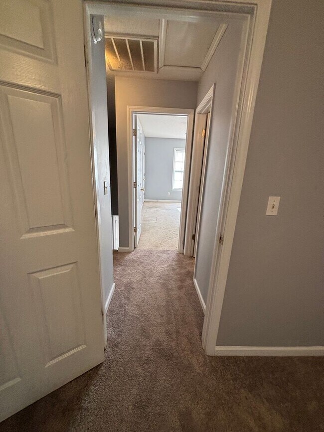 Building Photo - 216 Springfield Cir