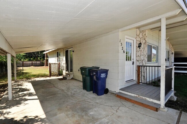 Building Photo - 1526 E Mary Ln