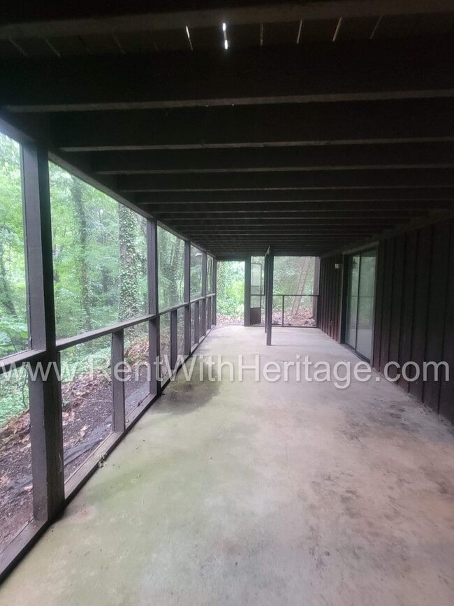 Building Photo - Charming Cabin Style Home on 1.3 Acres / F...