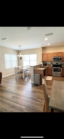 Building Photo - 75169 Fern Creek Dr