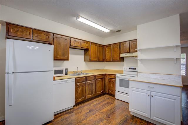 Building Photo - 2441 Sweetwood Dr