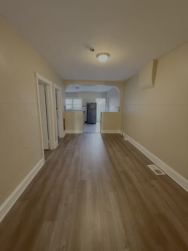 Building Photo - 1913 W 2nd St