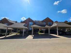 Building Photo - Ready for immediate move in!