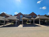 Building Photo - Ready for immediate move in!