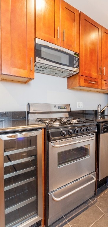 Building Photo - 380 E 10th St