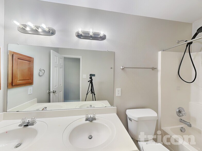 Building Photo - 517 Cassia Way