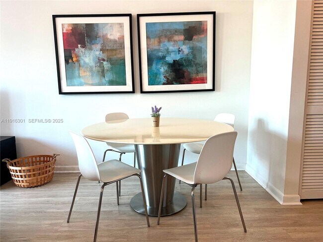 Building Photo - 253 NE 2nd St