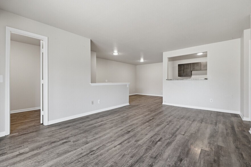 Building Photo - 1326 Holmes Rd