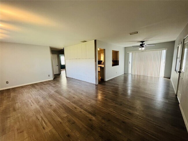 Building Photo - 260 W Interlachen St