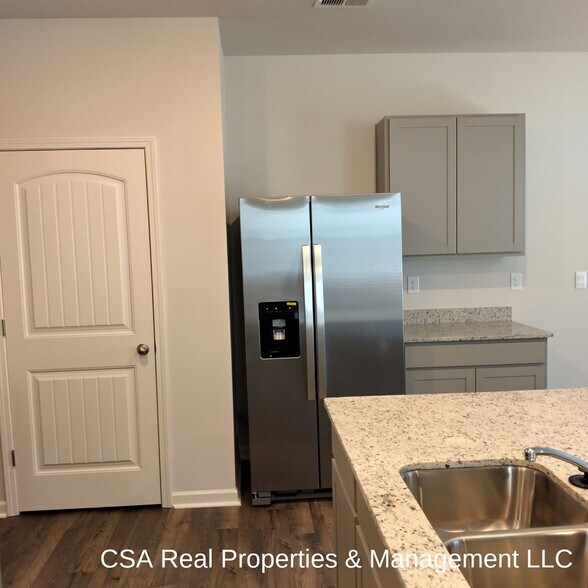 Building Photo - 8240 Bluewater Dr