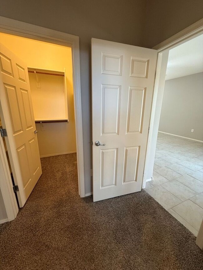 Building Photo - House For Rent