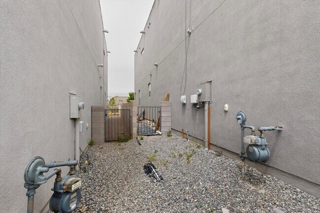Building Photo - 5603 Linq Ct NE