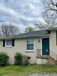 Building Photo - Sylvan Park!