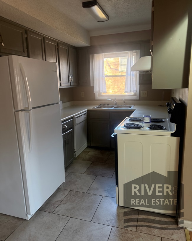 Building Photo - 212 Woodcastle Dr