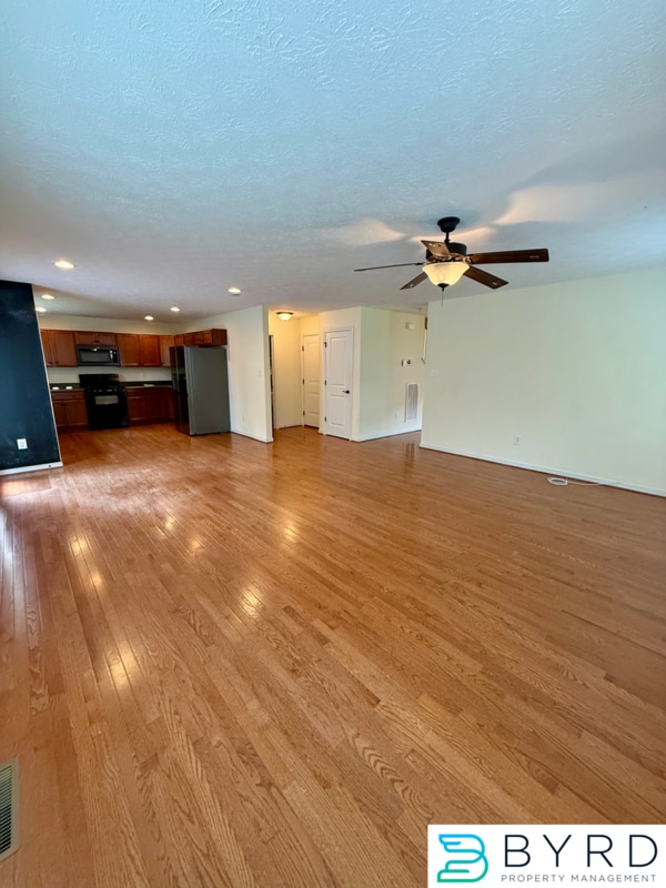 Building Photo - 1013 Sycamore Crest Dr