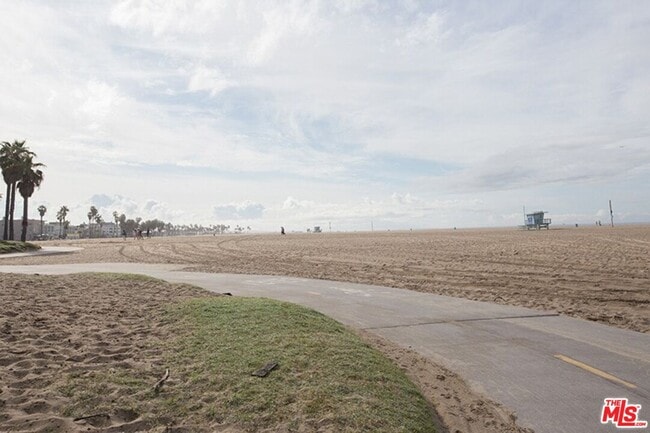 Building Photo - 40 Rose Ave